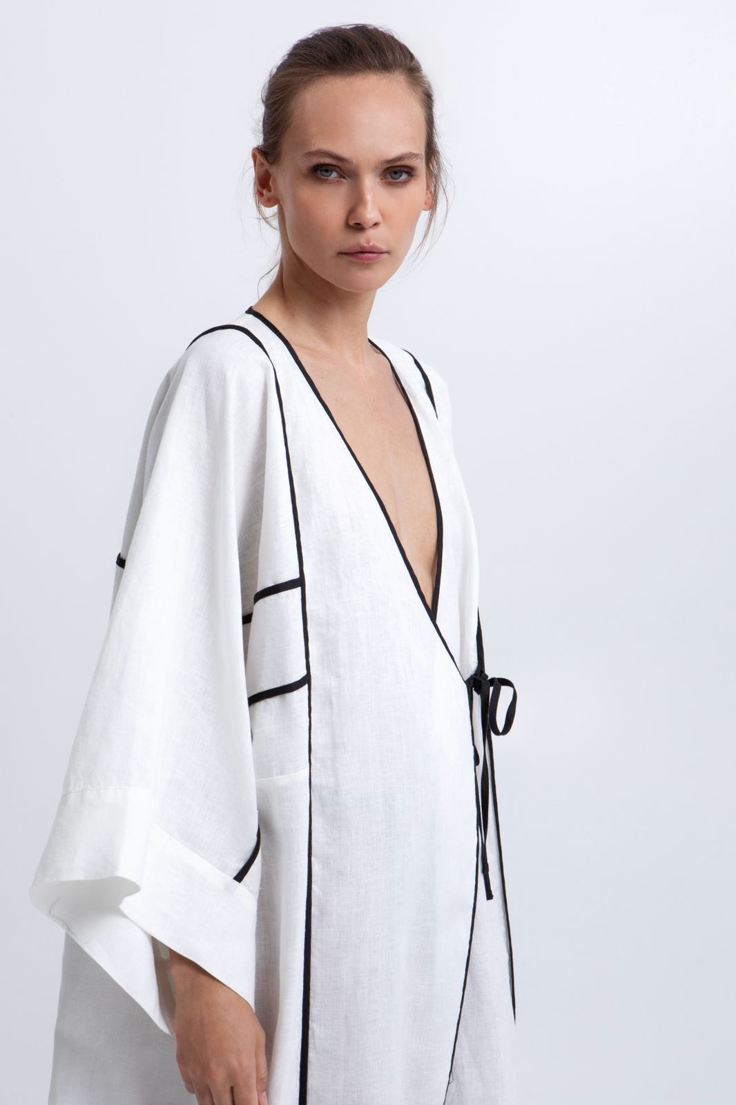 KIMONO LONG SUZANI WRAP WHITE BLACK
